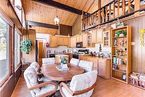1 Mi to Skiing & Hiking: Big Bear Cabin