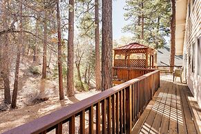 1 Mi to Skiing & Hiking: Big Bear Cabin