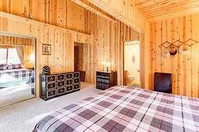 1 Mi to Skiing & Hiking: Big Bear Cabin