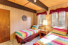 1 Mi to Skiing & Hiking: Big Bear Cabin