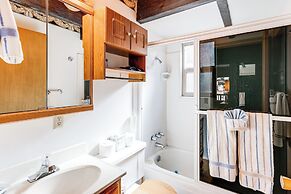 1 Mi to Skiing & Hiking: Big Bear Cabin