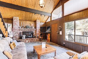 1 Mi to Skiing & Hiking: Big Bear Cabin