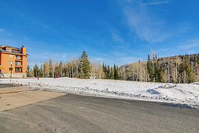 Romantic Ski Haven w/ Balcony: Brian Head Studio