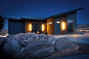 Modern Mtn-view Retreat, 18 Mi to Zion North