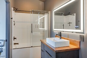 Modern Mtn-view Retreat, 18 Mi to Zion North