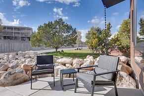 Modern Mtn-view Retreat, 18 Mi to Zion North