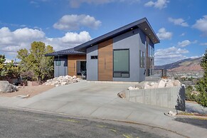 Modern Mtn-view Retreat, 18 Mi to Zion North