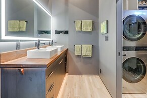 Modern Mtn-view Retreat, 18 Mi to Zion North