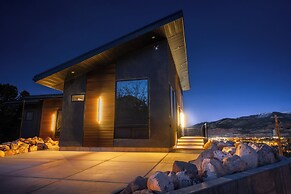 Modern Mtn-view Retreat, 18 Mi to Zion North