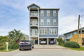 Walk to Beach: Coastal Carolina Home w/ Decks!