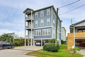 Walk to Beach: Coastal Carolina Home w/ Decks!