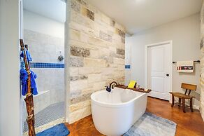 Family-friendly Johnson City Home Near State Parks