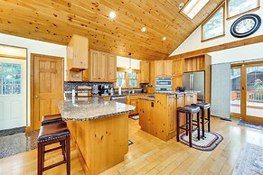 Walk to White Lake State Park: Gem w/ Ski Locker!