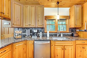 Walk to White Lake State Park: Gem w/ Ski Locker!