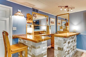 Walk to White Lake State Park: Gem w/ Ski Locker!