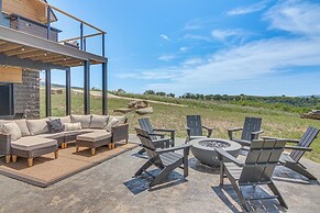 Stunning Hilham Home w/ Hot Tub, Views & Fire Pit!