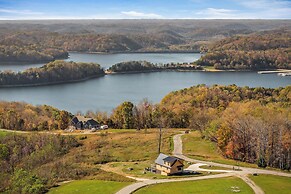 Stunning Hilham Home w/ Hot Tub, Views & Fire Pit!