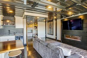 Stunning Hilham Home w/ Hot Tub, Views & Fire Pit!