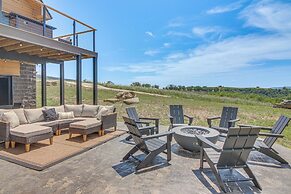 Stunning Hilham Home w/ Hot Tub, Views & Fire Pit!