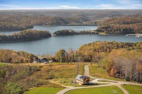 Stunning Hilham Home w/ Hot Tub, Views & Fire Pit!