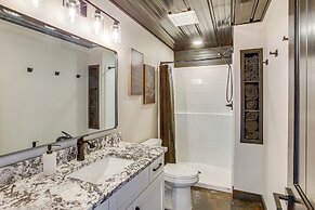 Stunning Hilham Home w/ Hot Tub, Views & Fire Pit!