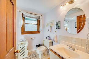 1 Mi to Story Land: Spacious Home w/ Mtn Views!