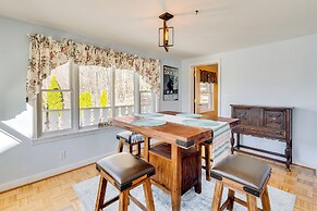 1 Mi to Story Land: Spacious Home w/ Mtn Views!