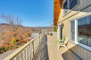 1 Mi to Story Land: Spacious Home w/ Mtn Views!