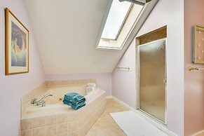 1 Mi to Story Land: Spacious Home w/ Mtn Views!