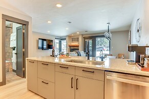 Between Beaver Creek & Vail: Modern Condo w/ View!