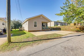 Walk to Downtown & Coffee Shop: Thomasville Escape