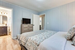 Walk to Downtown & Coffee Shop: Thomasville Escape