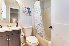 Walk to Downtown & Coffee Shop: Thomasville Escape