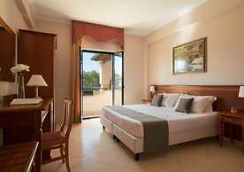 Madama club village