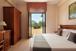 Madama club village