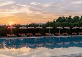 Madama club village