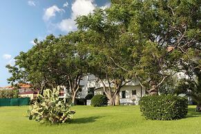 Madama club village
