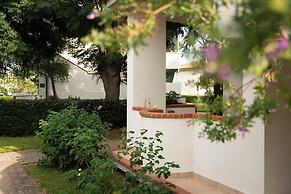 Madama club village