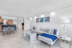 Unforgettable Waterside Next to Art Basel Context