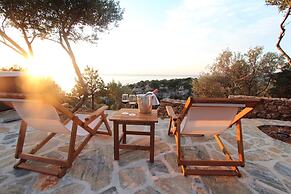 Villa Rouvis With Outdoor Hot Tub