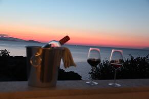 Villa Rouvis With Outdoor Hot Tub