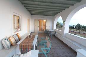 Villa Rouvis With Outdoor Hot Tub