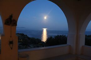 Villa Rouvis With Outdoor Hot Tub