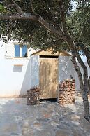 Villa Rouvis With Outdoor Hot Tub