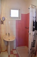 Villa Rouvis With Outdoor Hot Tub