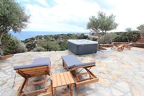 Villa Rouvis With Outdoor Hot Tub