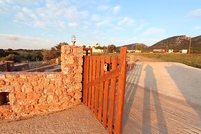 Villa Rouvis With Outdoor Hot Tub