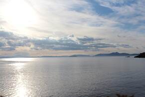 Villa Rouvis With Outdoor Hot Tub