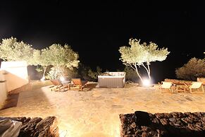 Villa Rouvis With Outdoor Hot Tub