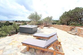 Villa Rouvis With Outdoor Hot Tub